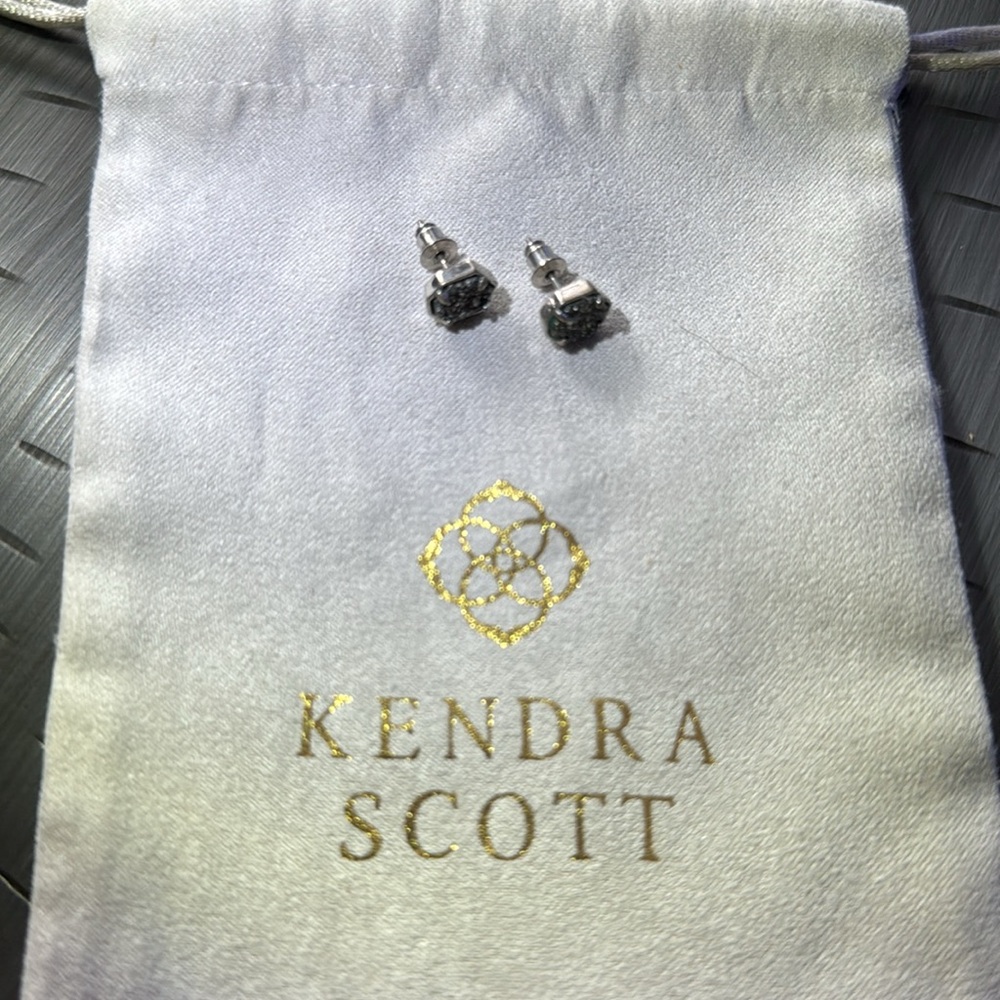 Kendra scott posts - Picture 2 of 7